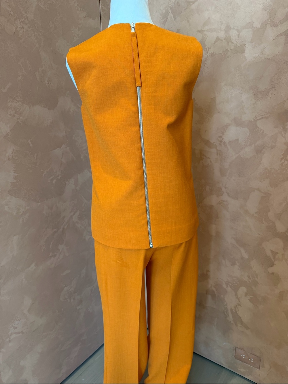 Victoria Beckham Sleeveless Tunic and Wide-Leg Pants Set Orange. - Picture 2 of 6